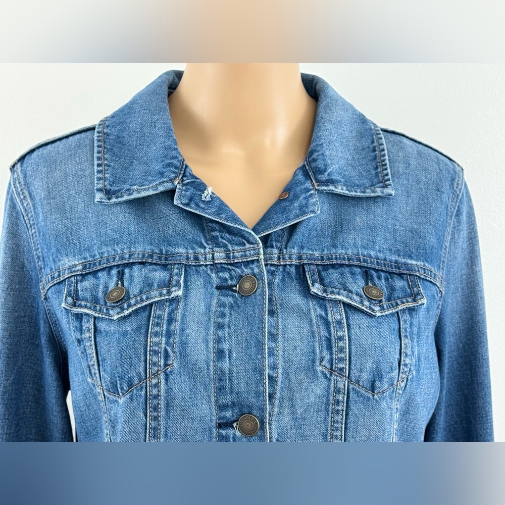 Old Navy Medium Washed Cropped Blue Denim Trucker's Jacket, Women's Size Medium - Picture 2 of 12